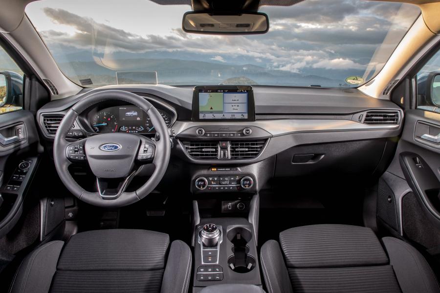 Торпедо Ford Focus Titanium 2018 года  (WW) (фото 21 из 41)